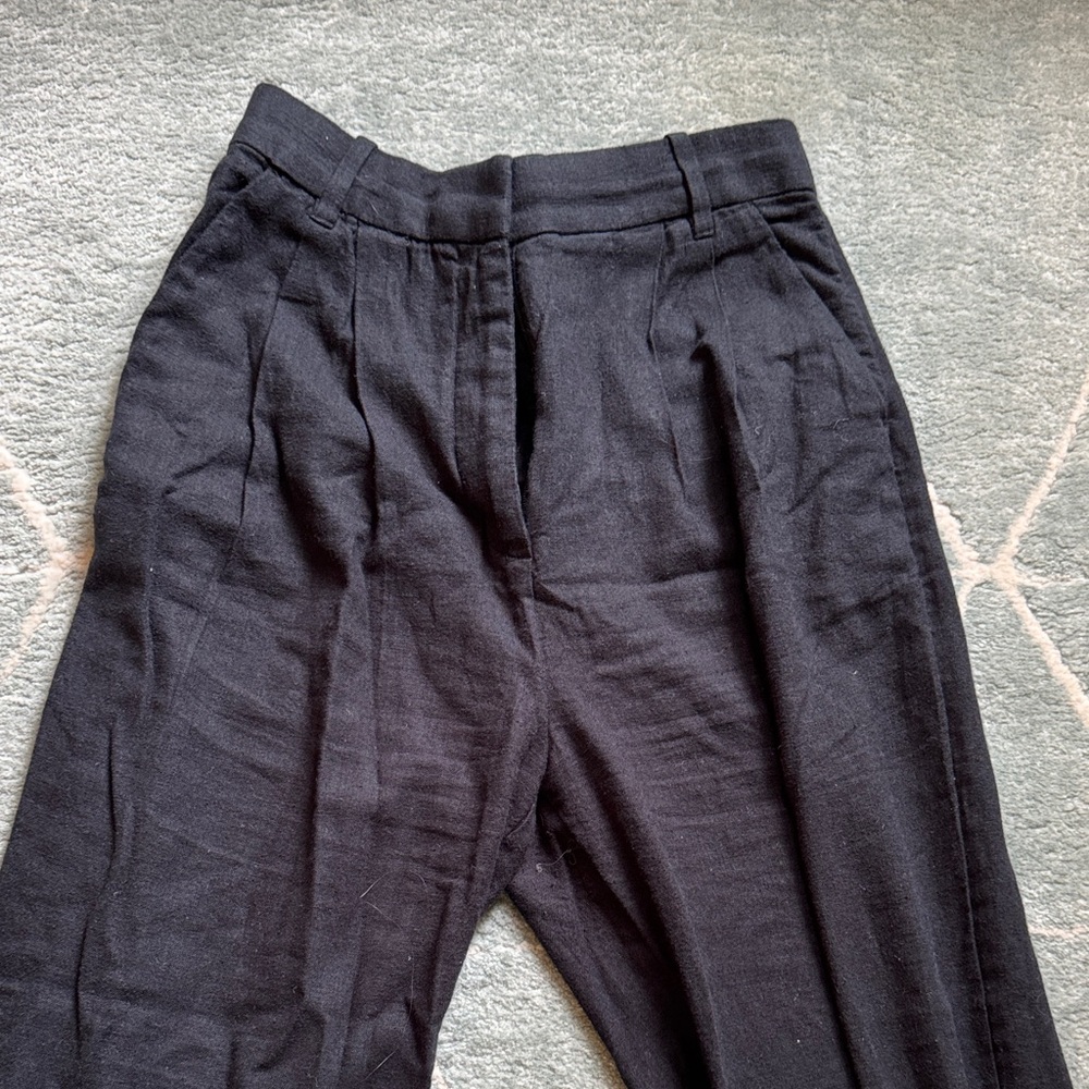 Pleated linen Pants